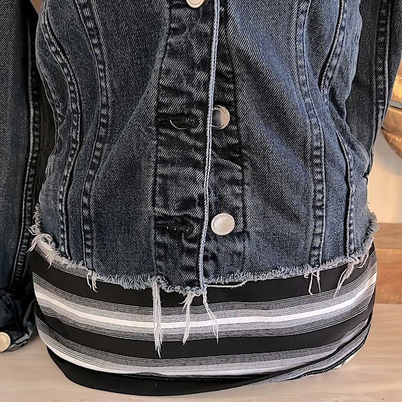 Trendy BlankNYC jean jackets in deep dark blue denim - Picture 10 of 12